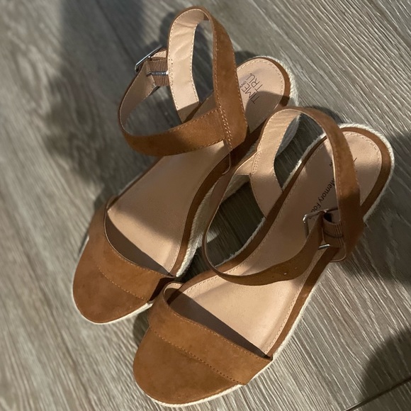 Suede wedge sandals - Picture 3 of 3